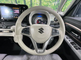 インテリアに合わせたデザインのステアリングは、運転される方のことも考え、運転しやすい形状、大きさです。是非一度、実際に触ってお確かめください。