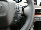 レーダークルーズコントロール(全車速追従機能付)付きです。車速に応じて追従支援してくれるので、ロングドライブも快適です。詳細は販売店スタッフまでおたずねください。