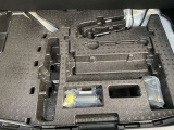 パンク修理剤とエアーコンプレッサーと車載工具も完備!!