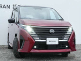 アダプティブLEDヘッドライト。フロントカメラで前方の状況を検知し対向車や先行車に眩しい思いをさせることなく必要なところだけを遠くまで照射します。