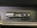スマートキー付きですからドアロックの開閉およびエンジンスタートが楽々です。電動スライドドアの開け閉めもボタンで操作できます。加えて、純正リモコンエンジンスターター用の操作キーもついています。