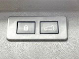 【パワーバックドア】スマートキーや運転席のボタンを押すだけでリアゲートが自動で開閉します!荷物を持っている時や、高い位置にあるバックドアを閉める際に便利な機能です♪