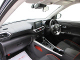 ダイハツのお店では、ダイハツ車を知り尽くしたプロフェッショナルが、専用の診断機器を使って各システムを点検しております。