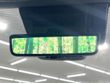 【デジタルインナーミラー】後席の大きな荷物や同乗者で後方が確認しづらい時でも安心!カメラが撮影した車両後方の映像をルームミラー内に表示。クリアな視界で状況の確認が可能です!