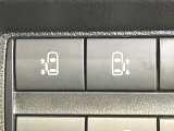 【両側パワースライドドア】スマートキーや運転席のスイッチで後席両側スライドドアの開閉が可能♪電動だから力を入れてドアを開ける必要が無く、小さなお子様でも簡単に開け閉めでき快適です♪