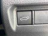 【パワーバックドア】スマートキーや運転席のボタンを押すだけでリアゲートが自動で開閉します!荷物を持っている時や、高い位置にあるバックドアを閉める際に便利な機能です♪