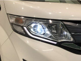 【LEDヘッドライト】大光量で夜道や雨の日の安心感を高めるLEDヘッドライト。周囲の明るさに応じて自動点灯・消灯/ライトの消し忘れも防げるオートライトコントロール付!
