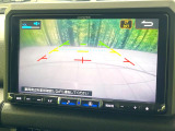 【バックカメラ】駐車時に後方がリアルタイム映像で確認できます。大型商業施設や立体駐車場での駐車時や、夜間のバック時に大活躍!運転スキルに関わらず、今や必須となった装備のひとつです!
