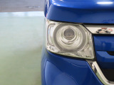 LEDヘッドライトは、点灯の瞬間から光量を発揮し、突然暗くなるトンネルなどでの安定感を高めます。