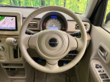 【純正革巻きステアリング】上質な革を使用することで、手にしっかり馴染みとても運転しやすいハンドルです♪