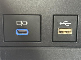 【USB端子】USB接続もついていますので携帯などの電子機器の充電にも使えて便利です。 //