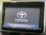 【大画面ナビ】人気の大型9インチナビを装備。存在感のある大画面はインパクト大!ナビ利用時のマップ表示は見やすく、テレビやDVDは臨場感がアップ!いつものドライブがグッと楽しくなります♪
