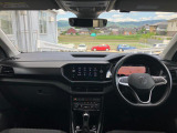 Volkswagen奈良学園前認定中古車センターにはデモカー上がりの車や良質な状態の車両がございます。暑い日や寒い日、雨など天候に左右されずに室内展示場にてゆっくりと現車をご確認いただけます。