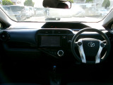 大きなフロントガラスで広々とした視界の運転席まわりです。