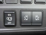 両側ハンズフリーオートスライドドア装備です!運転席のスイッチでの開閉やドアスイッチでの開閉は当たり前ですが、足の簡単な操作でスライドドアの開閉が出来ます!両手が塞がっているような時にとても便利です☆