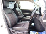 お車選びをお楽しみ頂けるよう、在庫車の展示スペースを十分に確保しております。