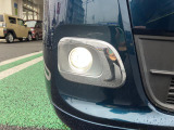 LEDフォグランプ付きで、明るい光が霧の発生や悪天候時に視界の確保をサポートしてくれます。
