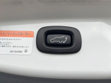 【パワーバックドア】スマートキーや運転席のボタンを押すだけでリアゲートが自動で開閉します!荷物を持っている時や、高い位置にあるバックドアを閉める際に便利な機能です♪