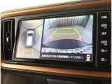 パノラミックビューモニター付きです。車両を上から見たような映像をディスプレイオーディオ画面に表示。運転席からの目視だけでは見にくい、車両周辺の状況をリアルタイムでしっかり確認できます。