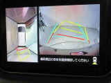 パノラミックビューモニター付きです。車両を上から見たような映像をディスプレイオーディオ画面に表示。運転席からの目視だけでは見にくい、車両周辺の状況をリアルタイムでしっかり確認できます。