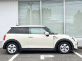 オリジナルサービスもついたMINI自動車保険も取り扱っております。MINI自動車保険にご加入いただくと、万一のトラブルを24時間365日サポートするエマージェンシー・サービスの〈プレミアム〉をご利用いただけます。