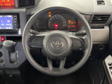 インテリアに合わせたデザインのステアリングは、運転される方のことも考え、運転しやすい形状、大きさです。是非一度、実際に触ってお確かめください。