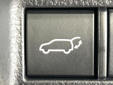 【パワーバックドア】スマートキーや運転席のボタンを押すだけでリアゲートが自動で開閉します!荷物を持っている時や、高い位置にあるバックドアを閉める際に便利な機能です♪