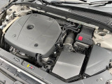 【T5エンジン(2.0L直列4気筒直噴ターボエンジン)】高回転では優れたレスポンスと伸びやかなドライビングフィールが特徴のハイパフォーマンスエンジン。一味、二味違う本物志向のあなたへ&hellip;