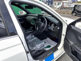 【運転席】座り心地が良いシートなので長時間の運転でも快適にお過ごしいただけます。新品のフロアマットのご注文も可能です。掲載箇所以外にご希望の写真がございましたらお気軽にお問い合わせ下さい。