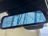 【デジタルインナーミラー】後席の大きな荷物や同乗者で後方が確認しづらい時でも安心!カメラが撮影した車両後方の映像をルームミラー内に表示。クリアな視界で状況の確認が可能です!