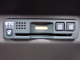 ■【ETC車載器】が装備されています。セットアップをしてお渡しとなり、ETCカードを差し込むだけで高速道路の利用が可能です。