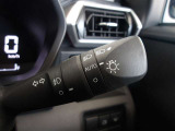 オートライト機能装備です!車外の明るさに応じて、自動的にライトの点灯・消灯をしてくれます♪パワーウィンドウスイッチで運転席から全席の窓の開閉ができます。