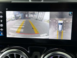 360度カメラが装備されておりますので真上から見下ろした映像を確認しながら駐車スペースへ止める事が出来ます。大変便利な機能です。