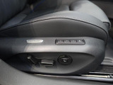 電動のパワーシート装備です。繊細なシート調整も可能なのでシートポジションがピタッと決まります