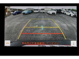 【バックモニター】 後退時に車両の後ろ側を表示します。車庫入れなどでバックする際に安心です。