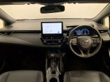 シンプルながら機能性あふれる運転席廻りです。視界性もよく、運転しやすいですよ。