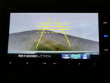 リアカメラ付きで後退時も安心です。