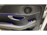 ドアハンドルには握りやすいグリップ形状が採用されています。万一の事故の際など、車内に残された乗員を救出する為、外部からドアを開けやすいようになっています。