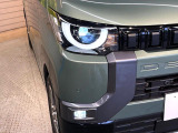 【LEDヘッドライト】悪天候や夜間走行時も良好な視界を確保し安心して運転できる高輝度LEDヘッドライトを装備!点灯速度が早く、消費電力も抑えられています。