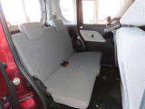 内装工程では、中古車を気持ちよくお乗りいただけるよう清掃しています。ニオイの元となるフロアカーペットまで洗浄・消臭済み?