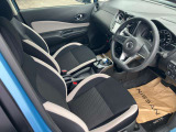 ゆったりとくつろげる運転席です。