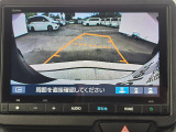 駐車時の安全確認をサポートするバックカメラも使用できます。インターナビで様々な情報を得ることもできます。