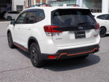 メーカー一般保証期間(3年/6万km)を過ぎた車には消耗品のフレッシュアップを実施、エンジンオイルやエレメント、ワイパーブレードゴム等14項目をフレッシュチューニング。快適で安心な状態でお乗りいただけます。