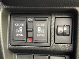 【両側パワースライドドア】スマートキーや運転席のスイッチで後席両側スライドドアの開閉が可能♪電動だから力を入れてドアを開ける必要が無く、小さなお子様でも簡単に開け閉めでき快適です♪