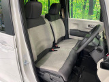 運転席まわりには十分なスペースがあり、大柄な方でもゆったり運転していただける環境です。