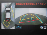 パノラミックビューモニター付きです。車両を上から見た様な映像を画面に表示。運転席からの目視だけでは見にくい、車両周辺の状況をリアルタイムでしっかり確認出来ます。