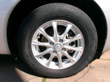 社外アルミホイール185/70R14・ブリヂストン製です。