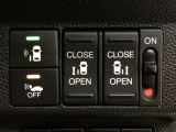【両側パワースライドドア】両側がパワースライドドアになっており、運転席のスイッチやスマートキーでも開閉が可能です!開口部も広いので乗り降りも楽々♪