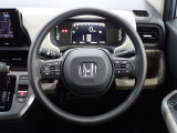 ハンドル左側にはオーディオ操作が出来るオーディオリモートコントロールスイッチ、右側にはHonda SENSINGとオートクルーズコントロールのスイッチを装備!
