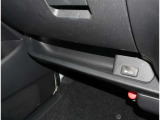 シートを取り外し徹底洗浄します。室内も隅々まで綺麗にしています。車両検査証明書つき。なんといっても走行距離の制限なし。ロングラン保証!!!購入ごも安心してお乗りしていただけると思います。